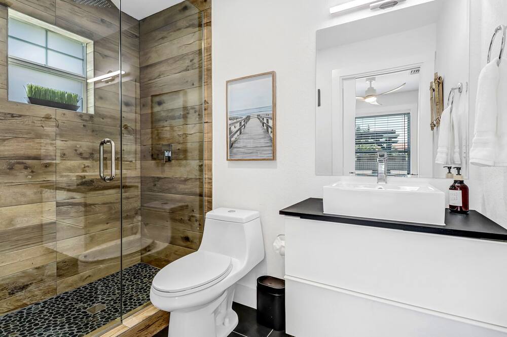 Photo of Bathroom in Willoughby Acres