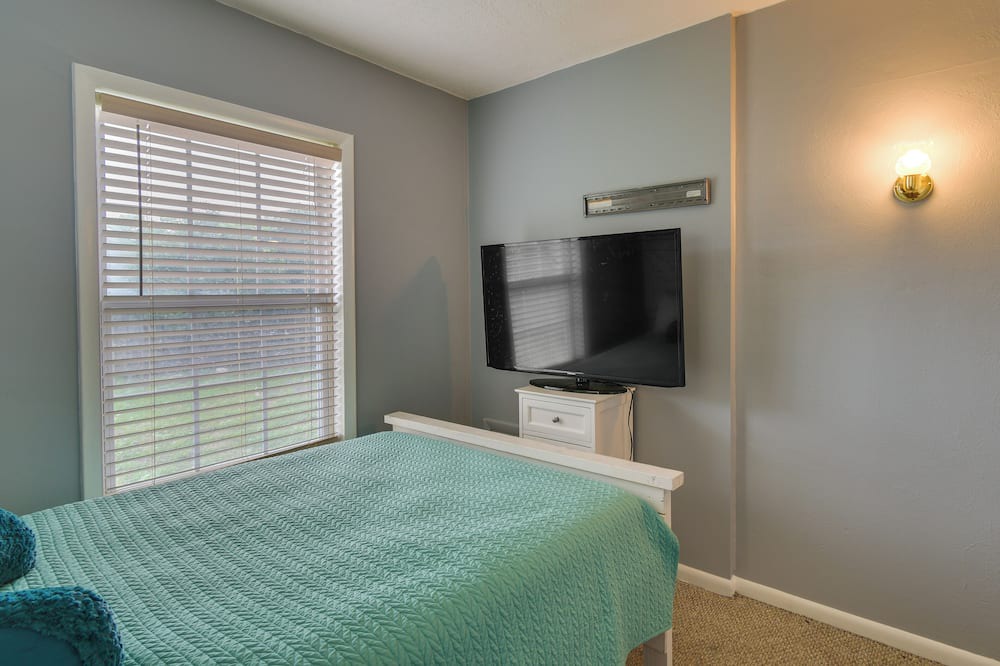 Photo of Bedroom in Lakeside