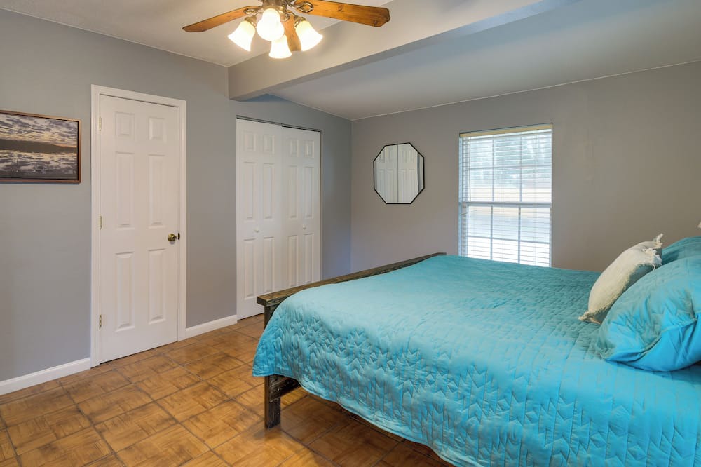 Photo of Bedroom in Lakeside