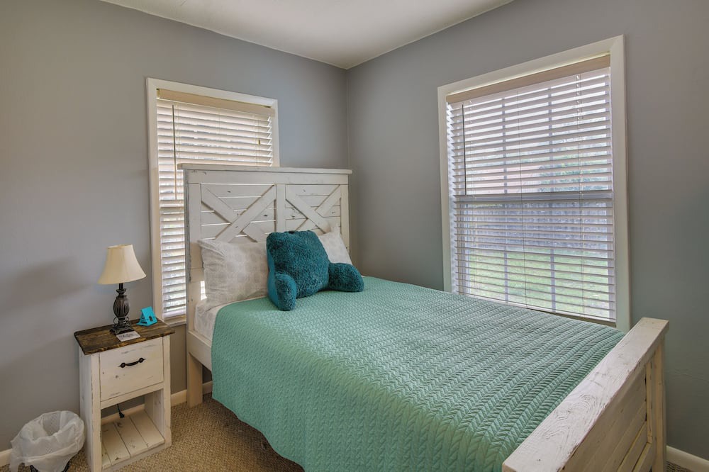 Photo of Bedroom in Lakeside