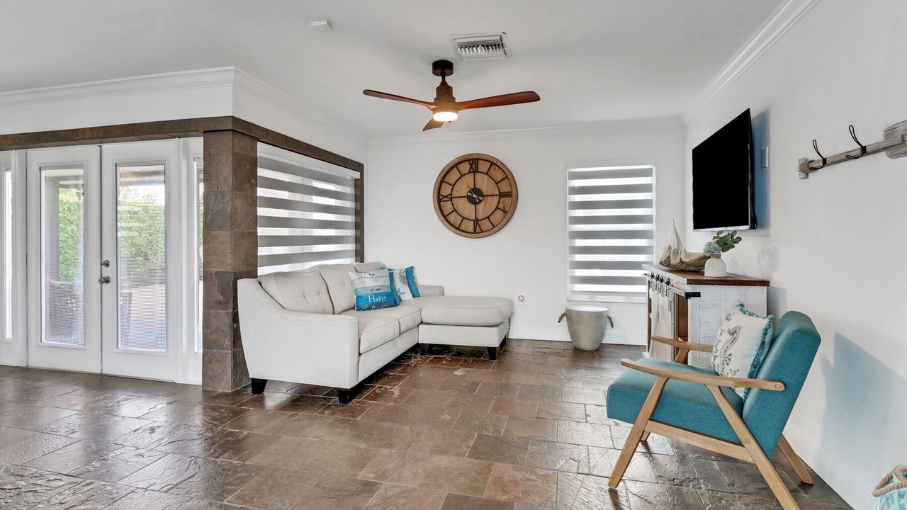 Photo of Livingroom in Golden Gate
