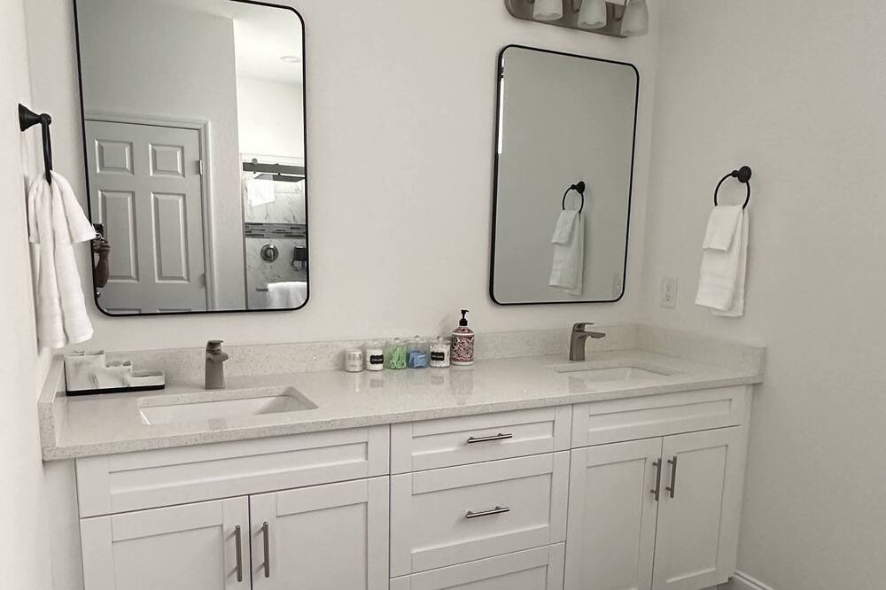 Photo of Bathroom in Eisenhower