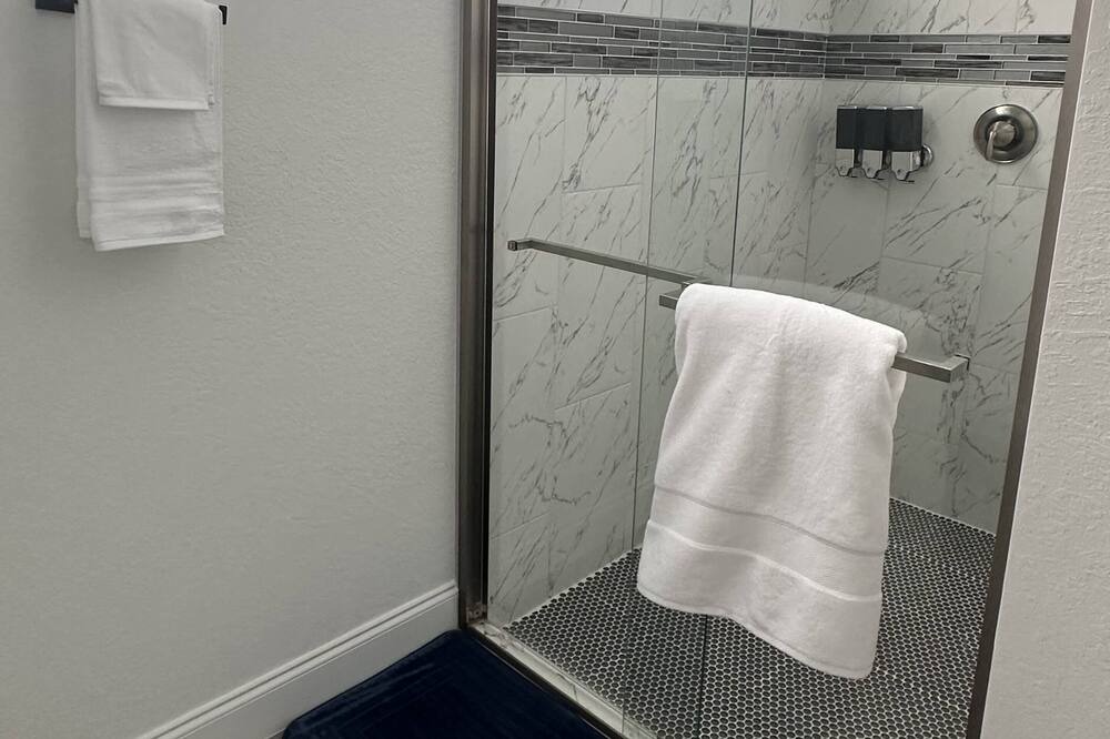 Photo of Bathroom in Eisenhower