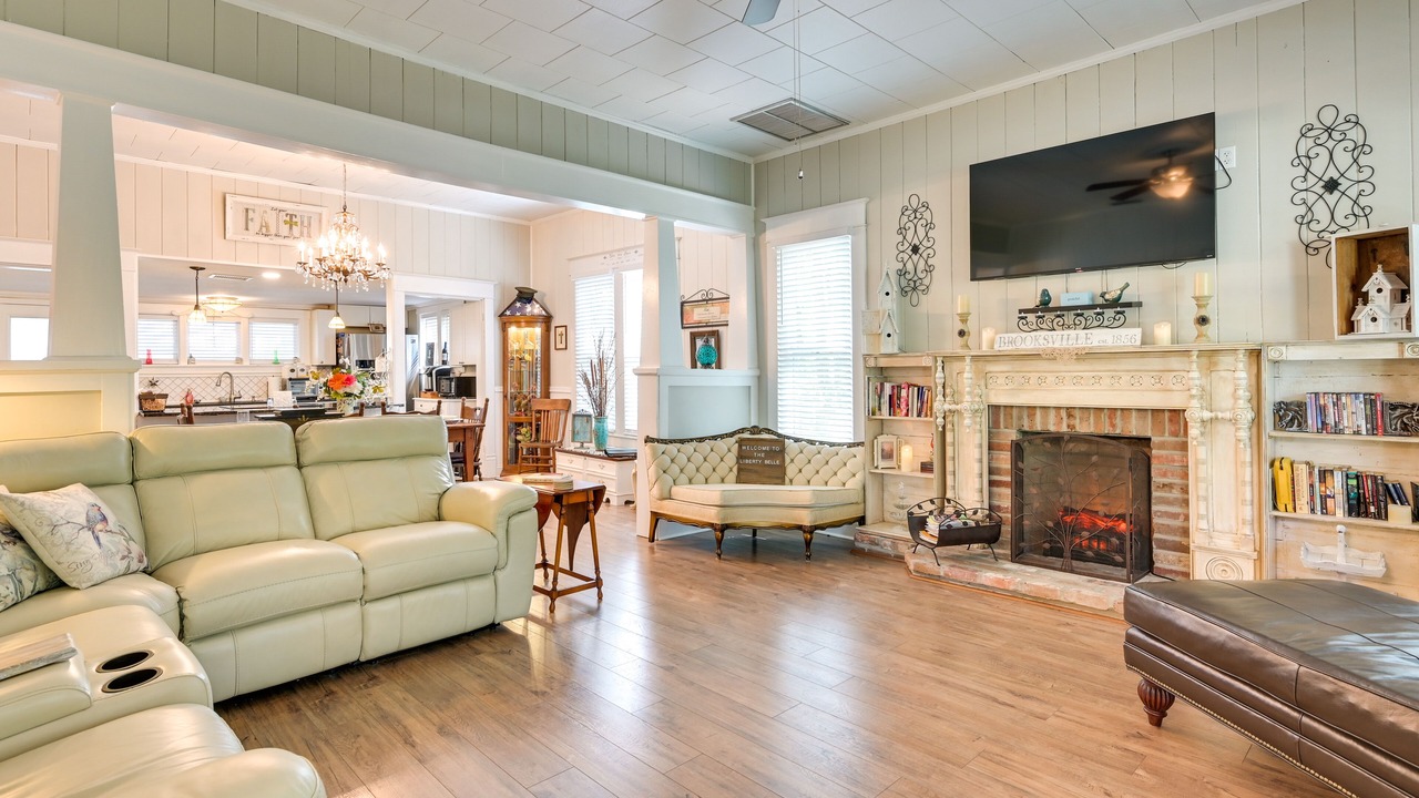 Photo of Livingroom in Brooksville