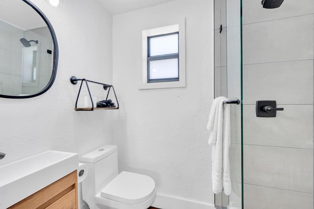 Photo of Bathroom in Flagler Village