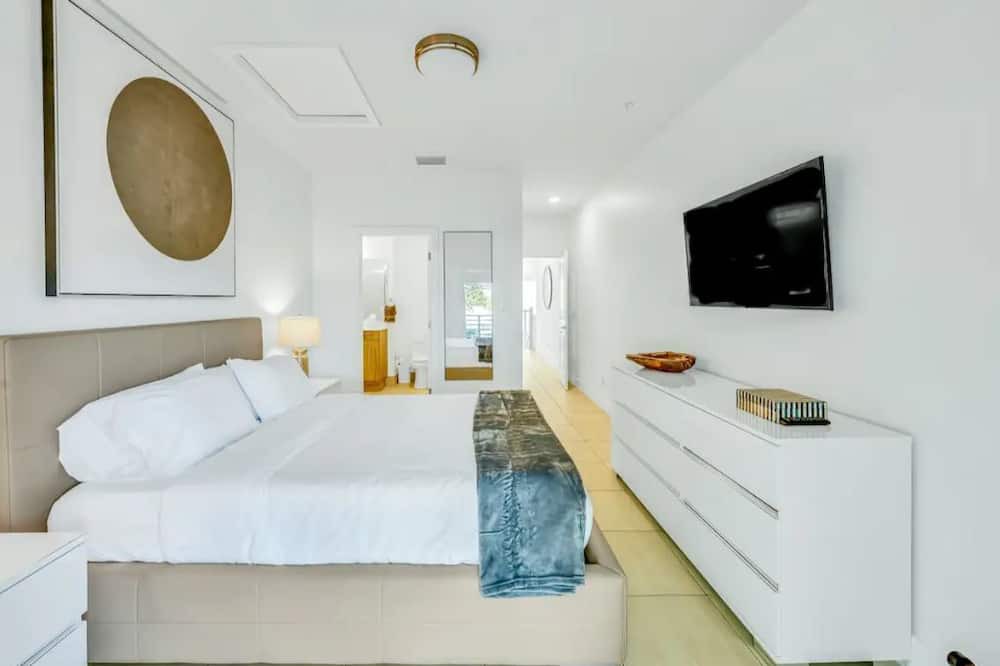 Photo of Bedroom in Lake Worth Corridor
