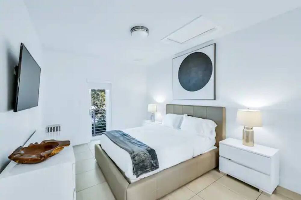 Photo of Bedroom in Lake Worth Corridor