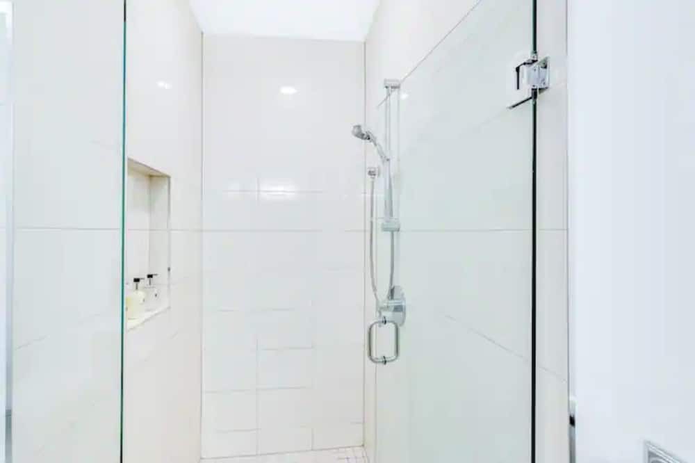 Photo of Bathroom in Lake Worth Corridor