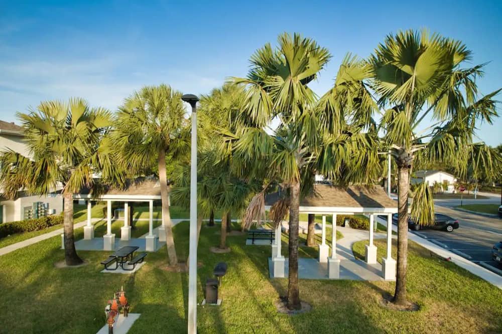 Photo of Outdoor in Lake Worth Corridor