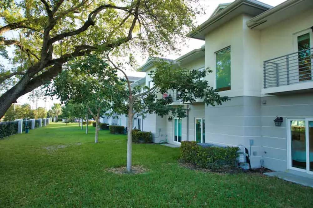 Photo of Outdoor in Lake Worth Corridor