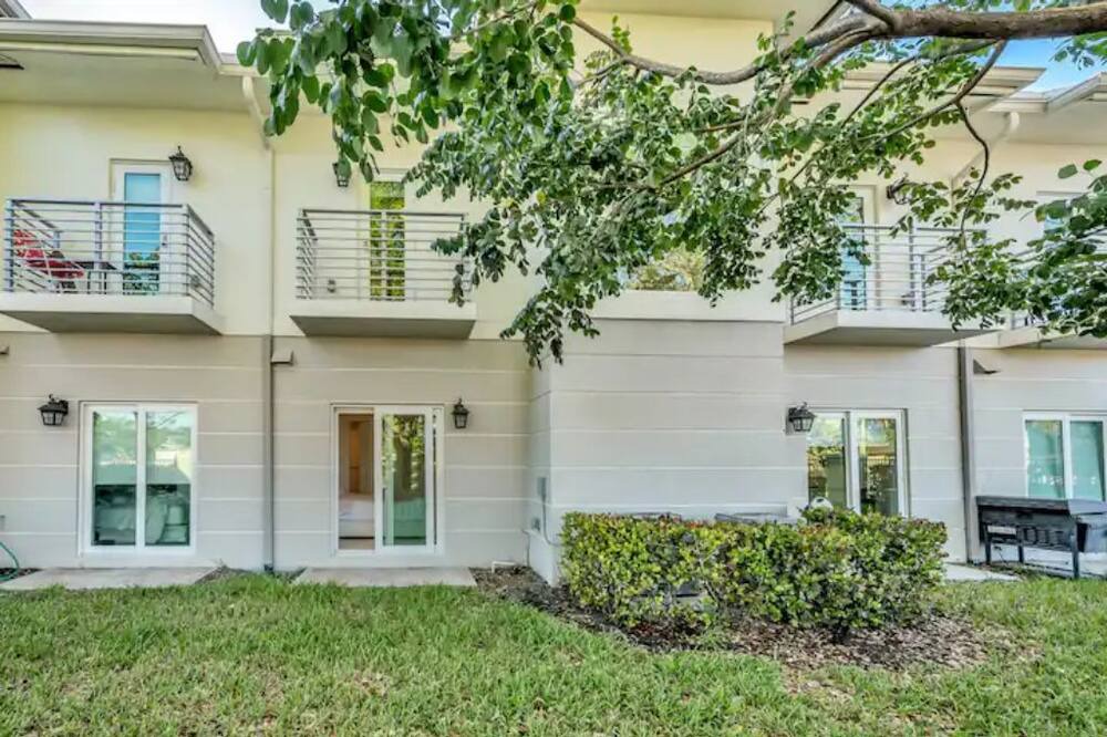 Photo of Outdoor in Lake Worth Corridor
