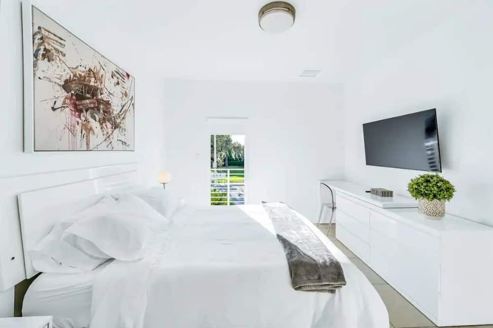 Photo of Bedroom in Lake Worth Corridor