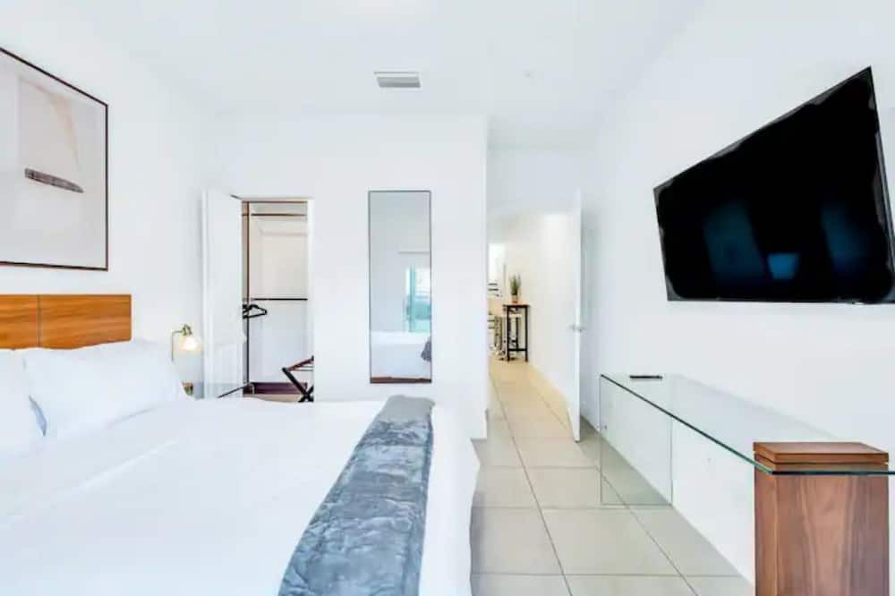 Photo of Bedroom in Lake Worth Corridor