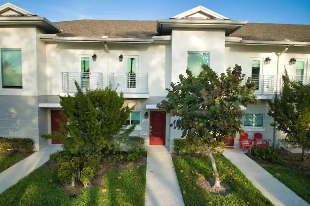 Photo of Outdoor in Lake Worth Corridor