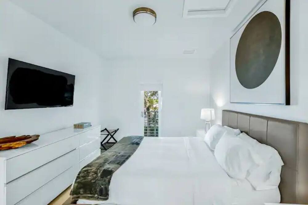 Photo of Bedroom in Lake Worth Corridor