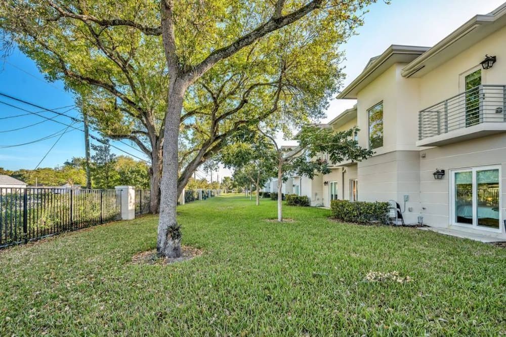 Photo of Others in Lake Worth Corridor