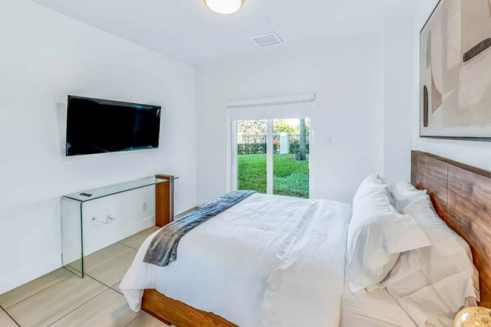 Photo of Bedroom in Lake Worth Corridor