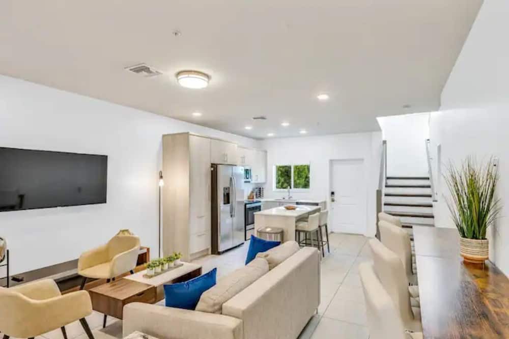 Photo of Livingroom in Lake Worth Corridor