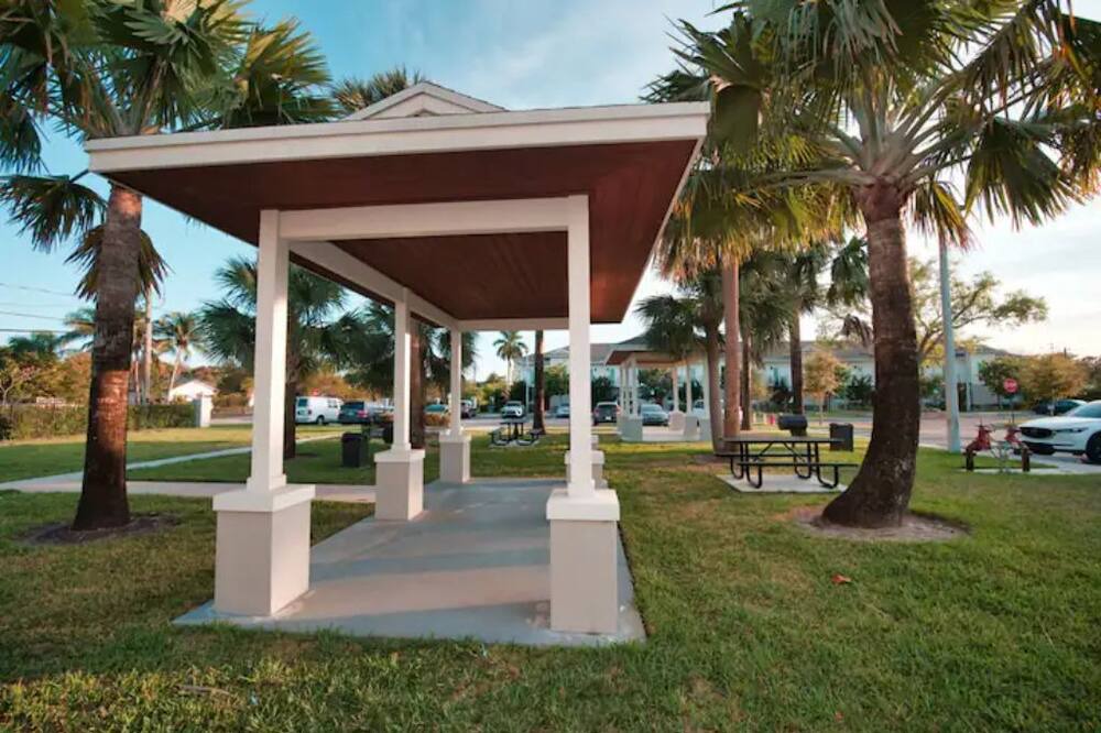Photo of Outdoor in Lake Worth Corridor