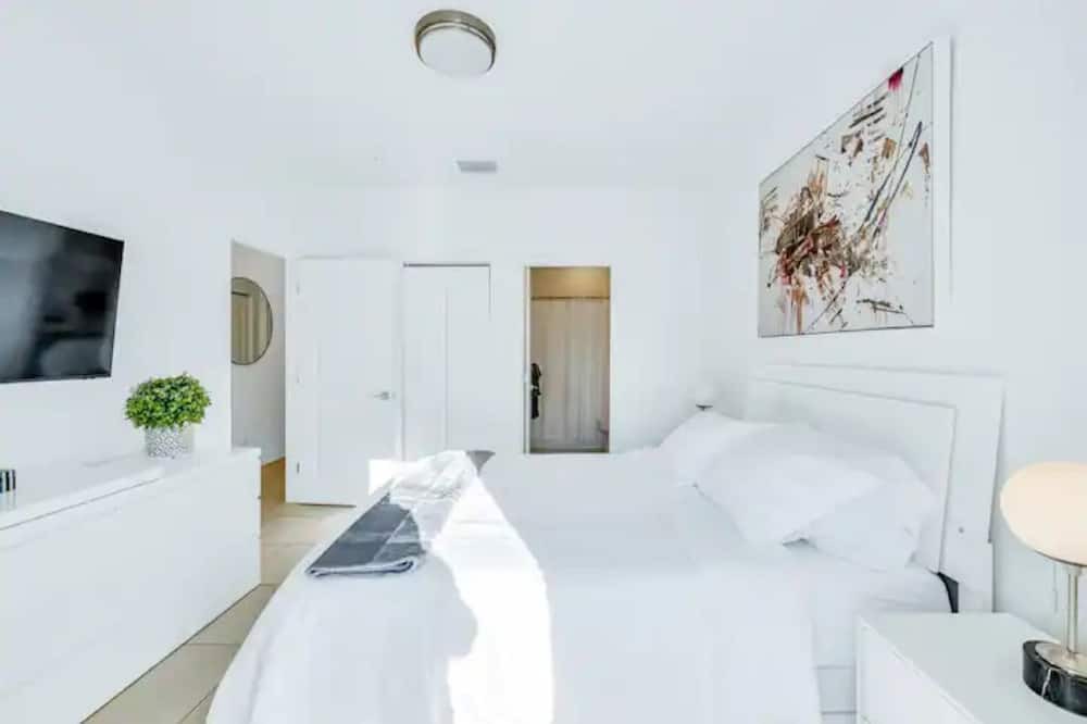 Photo of Bedroom in Lake Worth Corridor