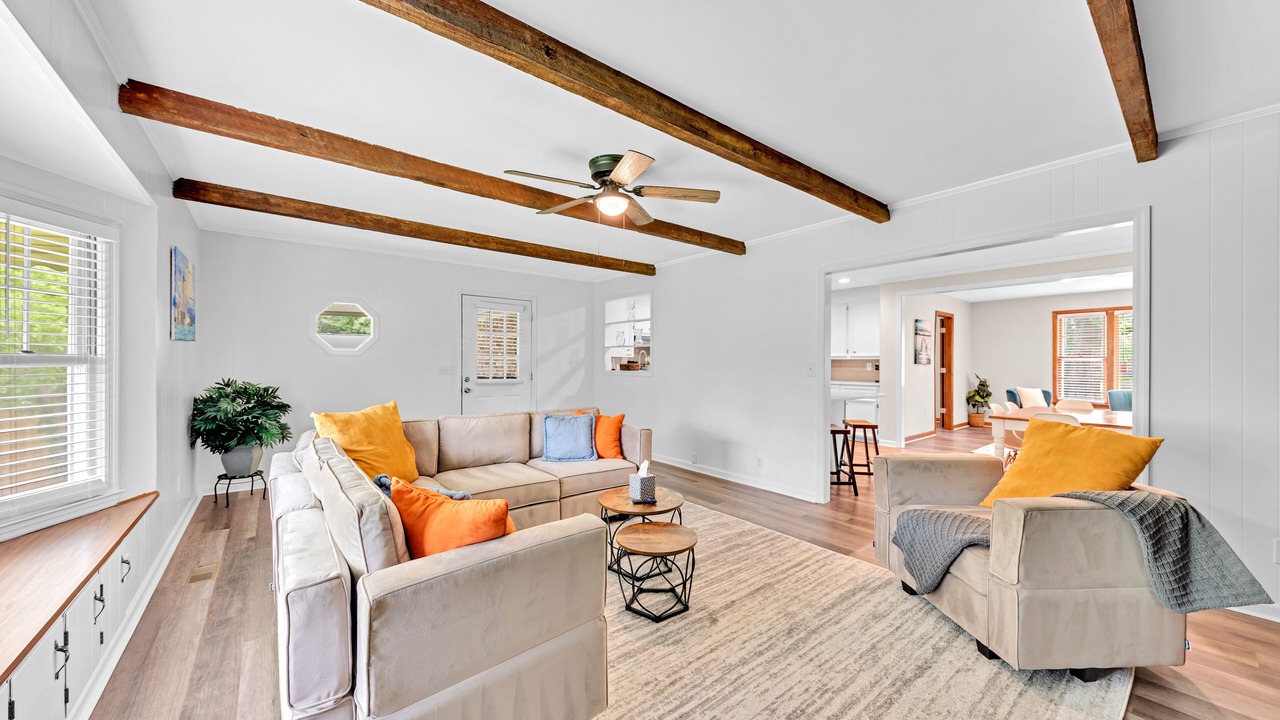 Photo of Livingroom in Hanahan