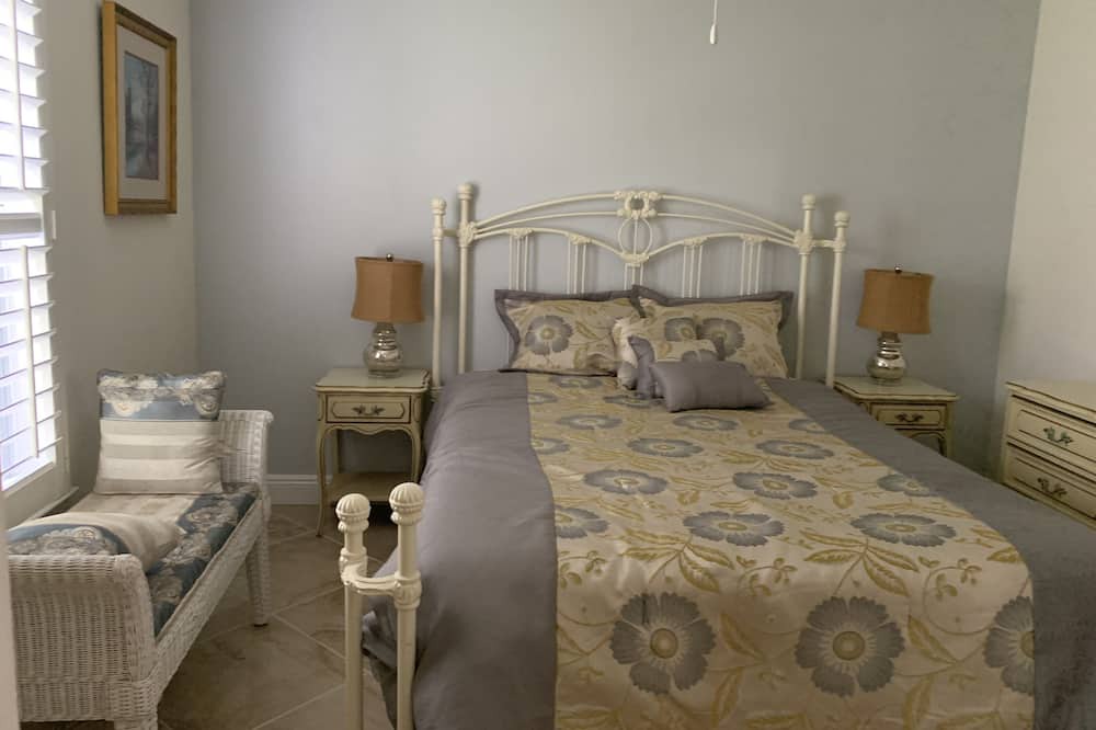 Photo of Bedroom in Crown Pointe
