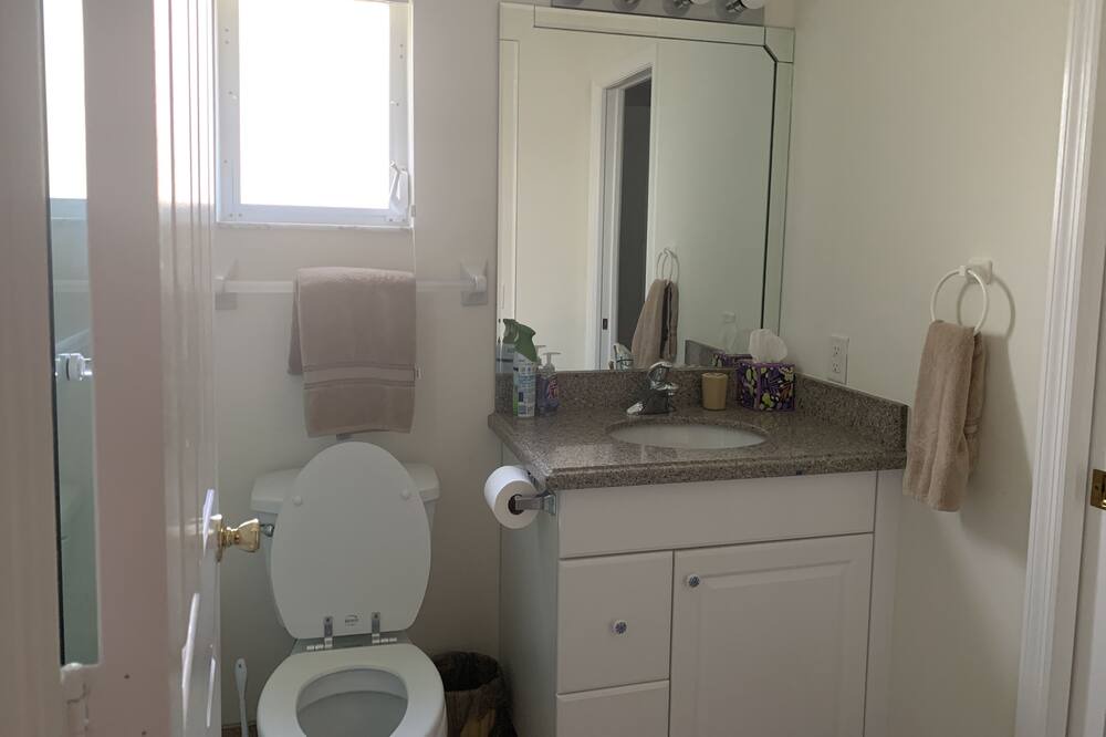 Photo of Bathroom in Crown Pointe