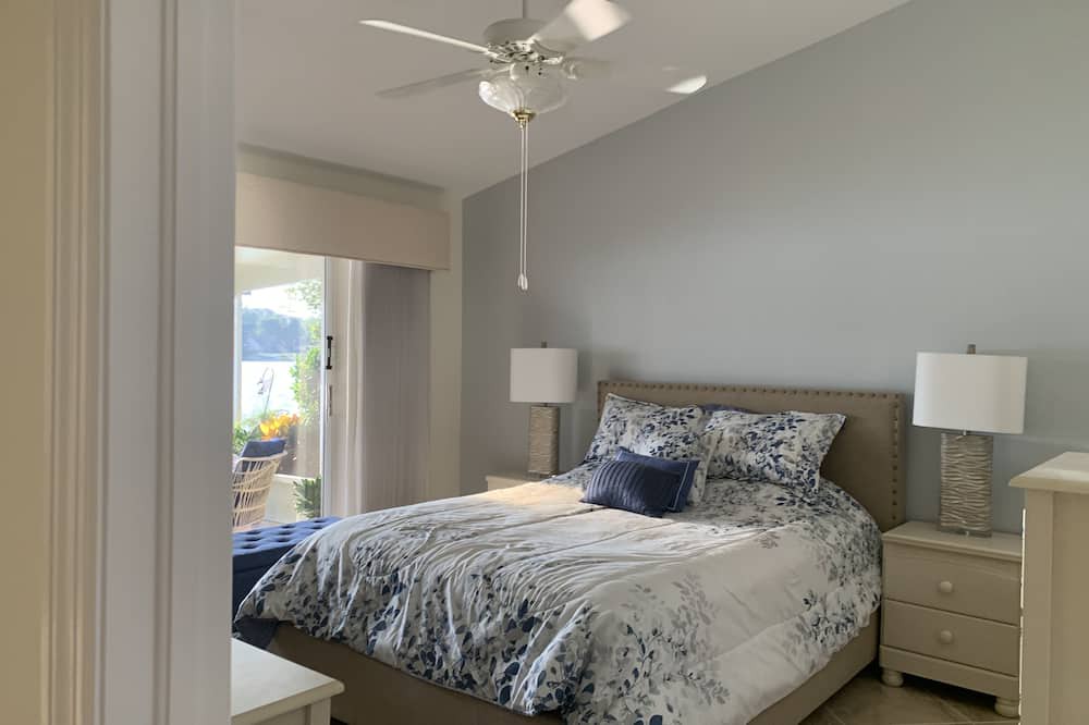 Photo of Bedroom in Crown Pointe