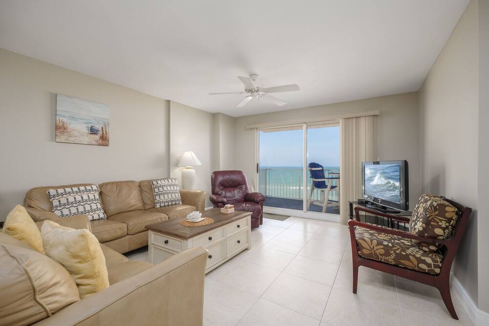 Photo of Livingroom in Seawinds Condo