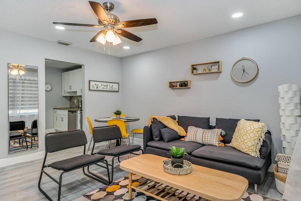 Photo of Livingroom in Edgewood