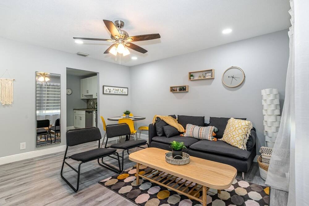 Photo of Livingroom in Edgewood