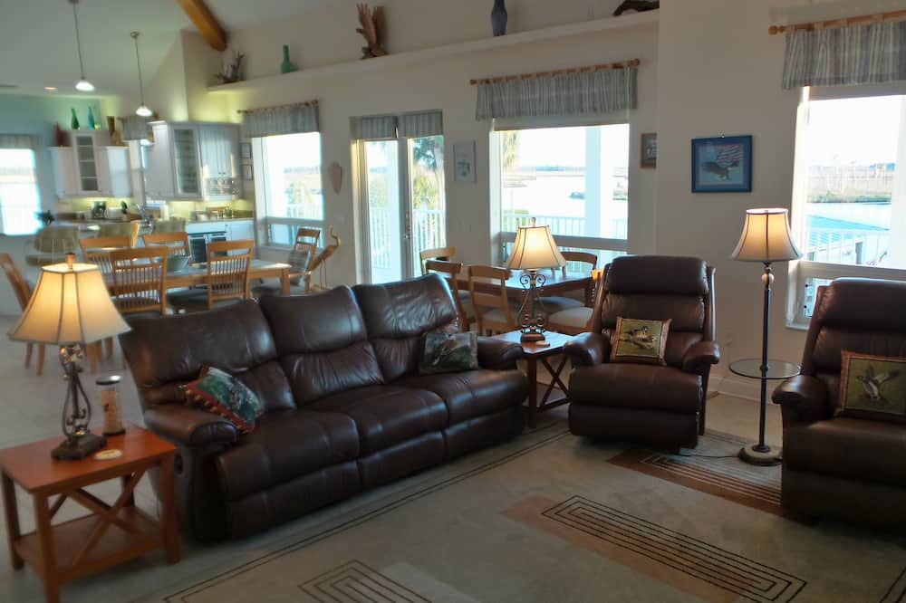 Photo of Livingroom in Old Homosassa