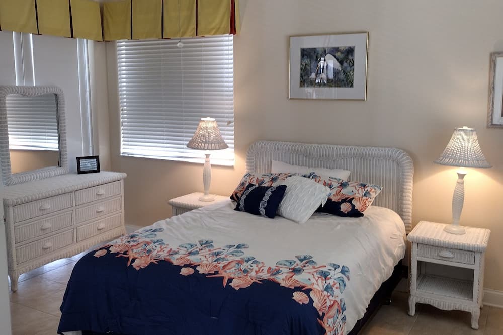 Photo of Bedroom in Old Homosassa