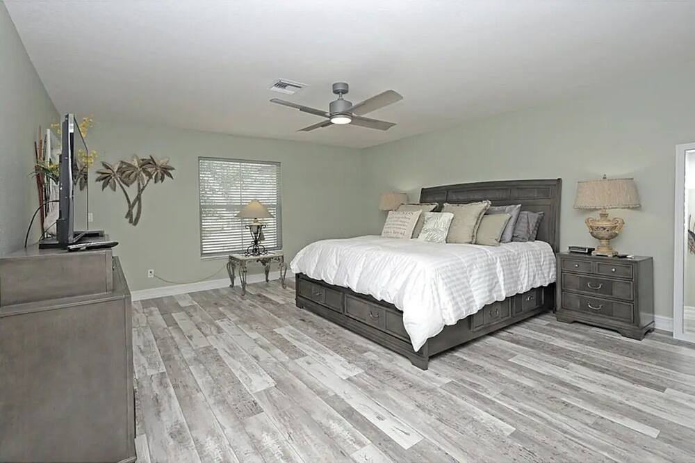 Photo of Bedroom in Willoughby Acres