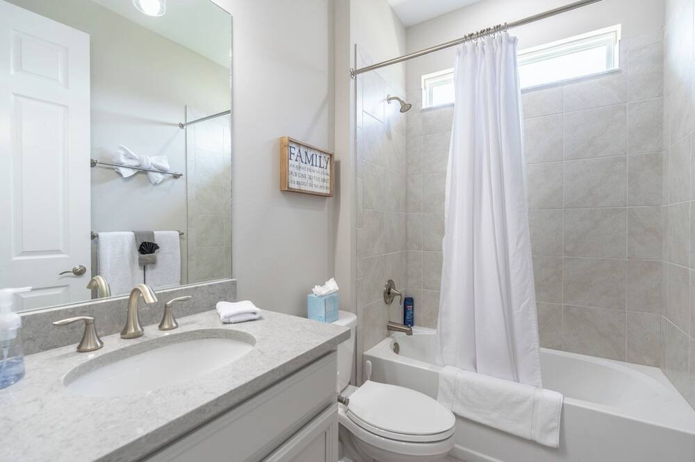 Photo of Bathroom in Naples