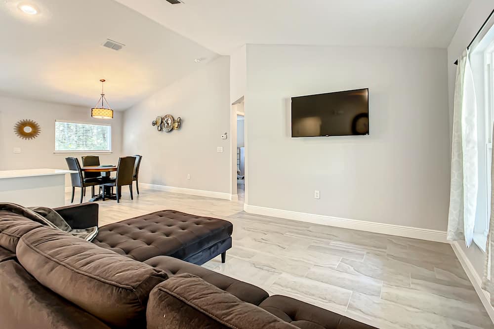 Photo of Livingroom in Summerfield