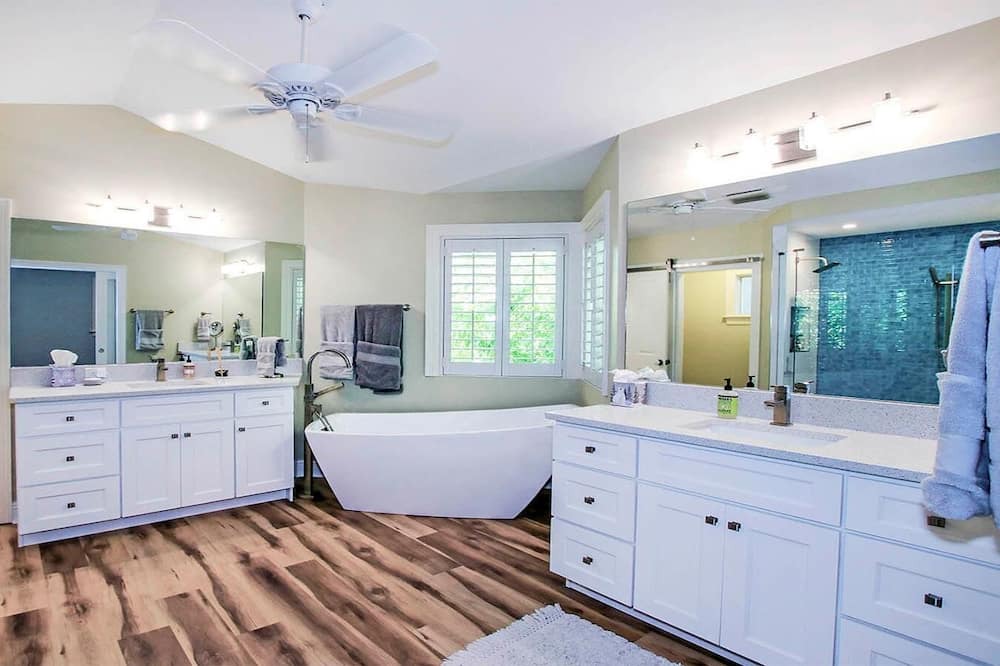 Photo of Bathroom in Beachview Country Club Estates