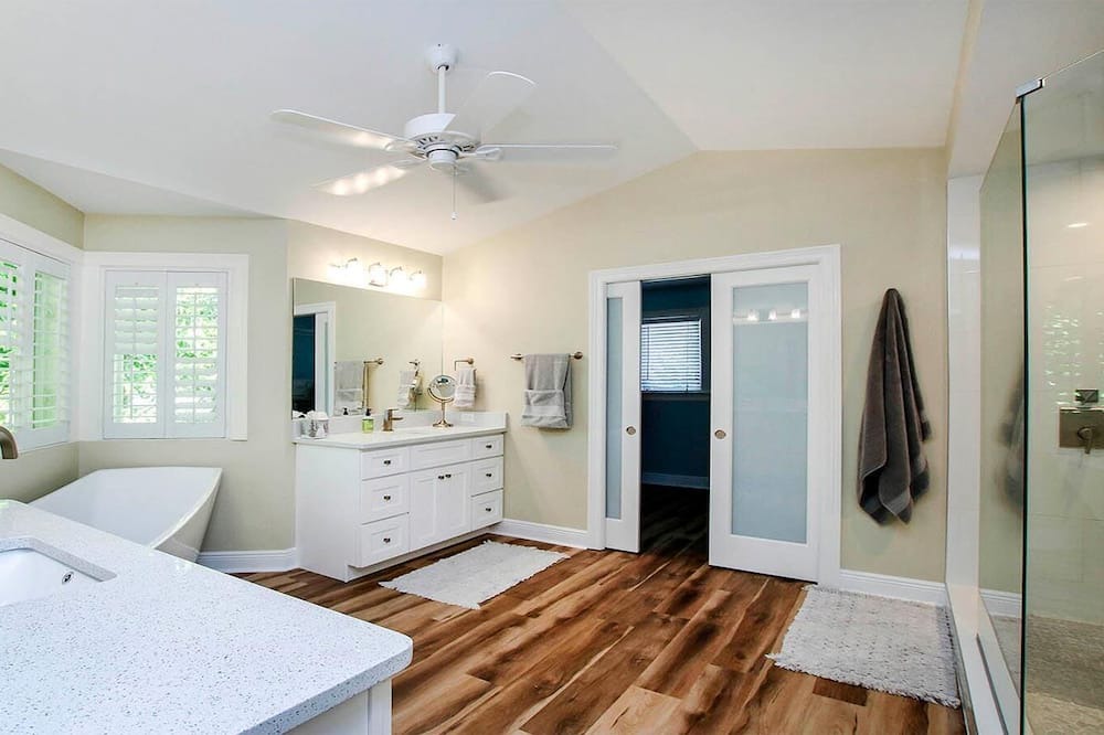 Photo of Bathroom in Beachview Country Club Estates