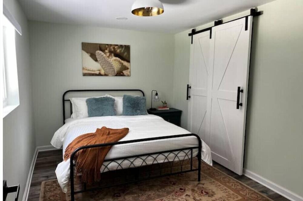 Photo of Bedroom in Candler-McAfee