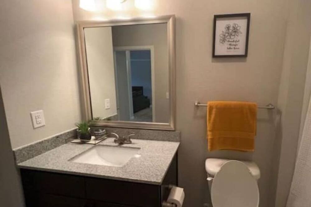 Photo of Bathroom in Huntcliff
