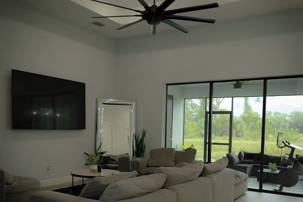 Photo of Livingroom in Buckingham