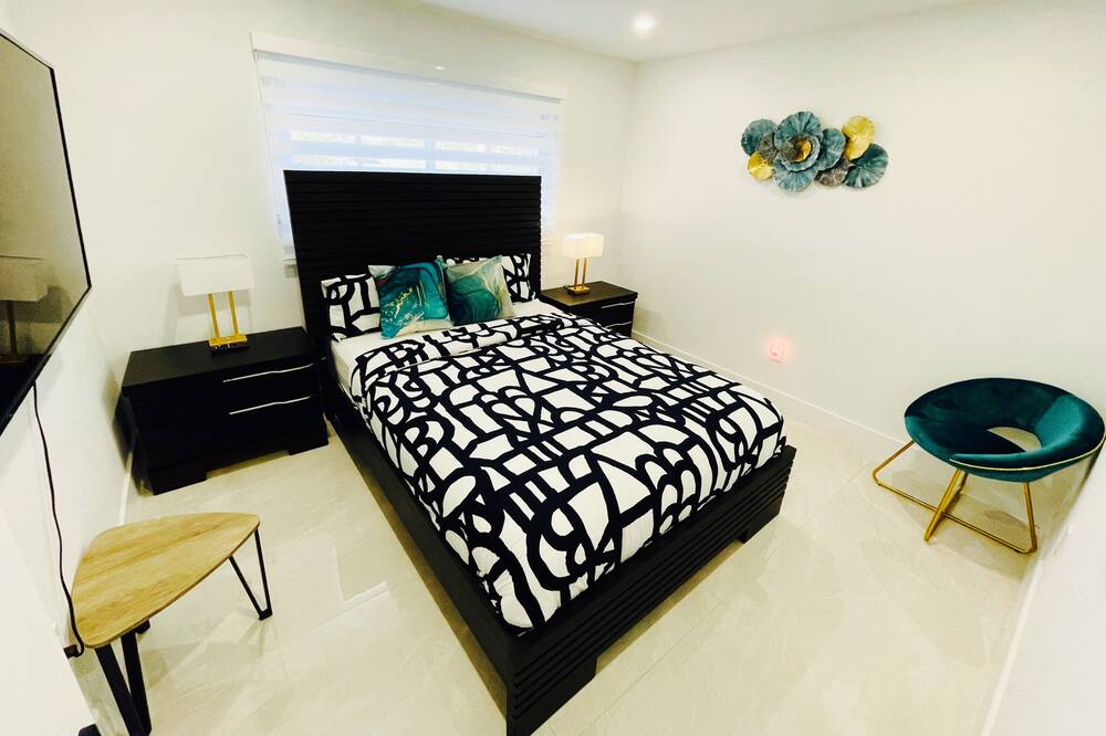 Photo of Bedroom in Olympia Heights