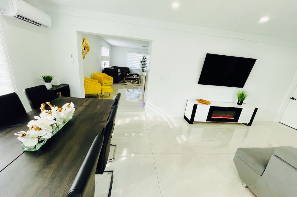 Photo of Livingroom in Olympia Heights