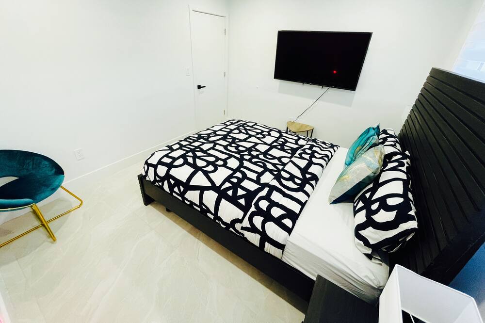Photo of Bedroom in Olympia Heights