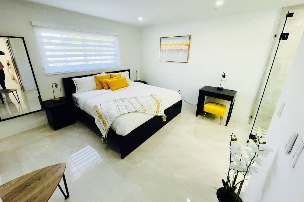 Photo of Bedroom in Olympia Heights