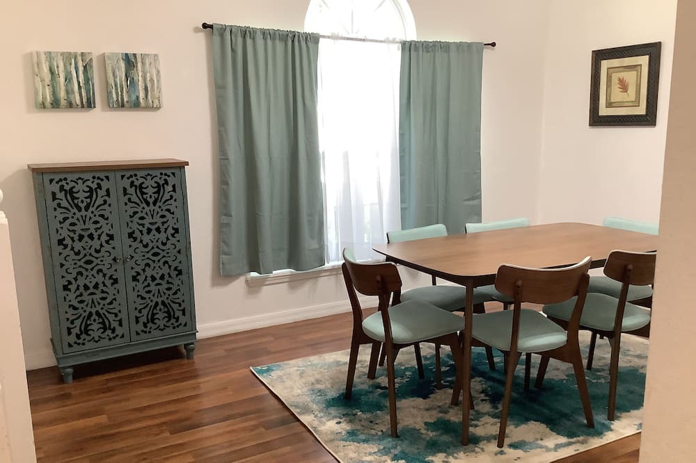 Photo of Livingroom in Silver Creek
