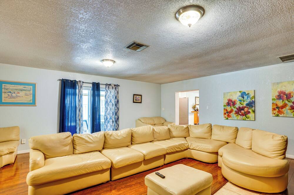 Photo of Livingroom in Temple Crest