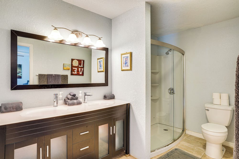 Photo of Bathroom in Temple Crest