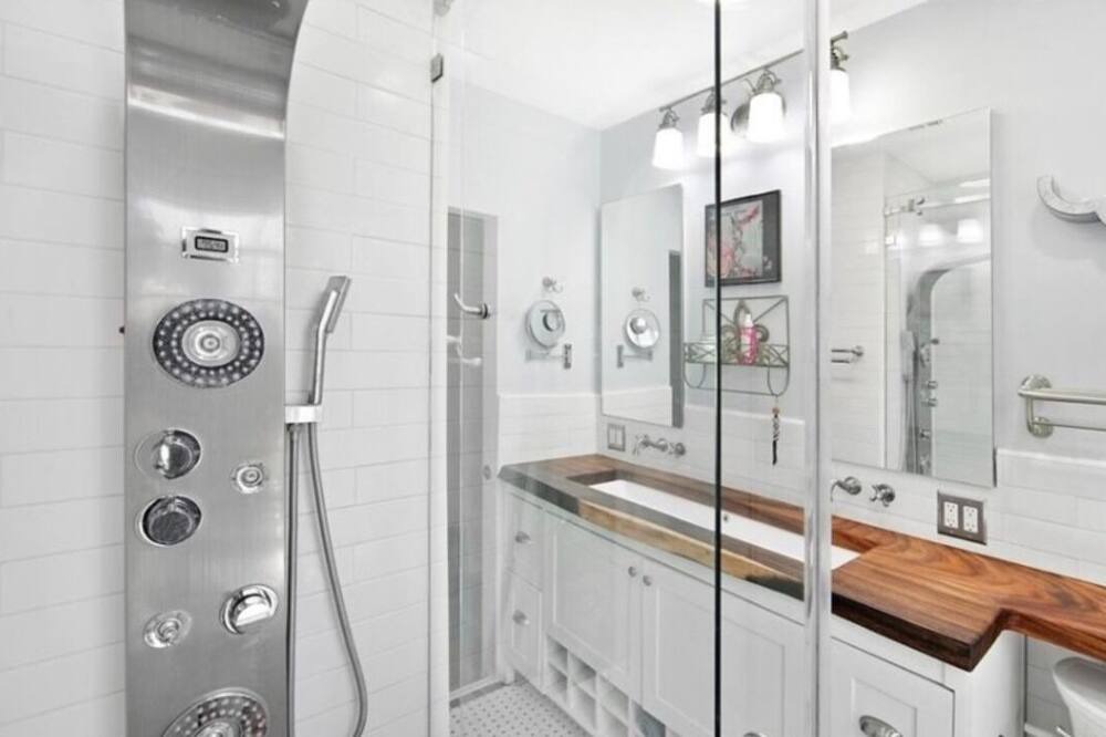 Photo of Bathroom in Flamingo Parks
