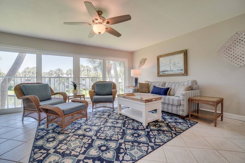 Photo of Livingroom in Whitney Beach
